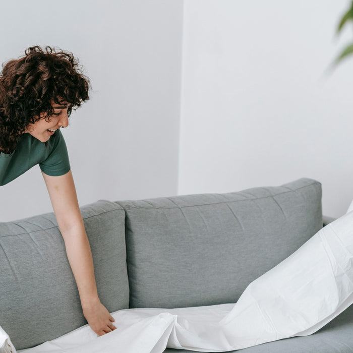 Como limpiar un sofá de tela en casa